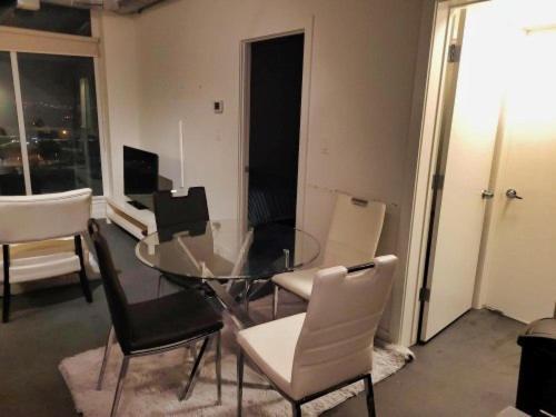 Furnished 1 Bedroom In East Village By Signature Suites Ltd Calgary Luaran gambar