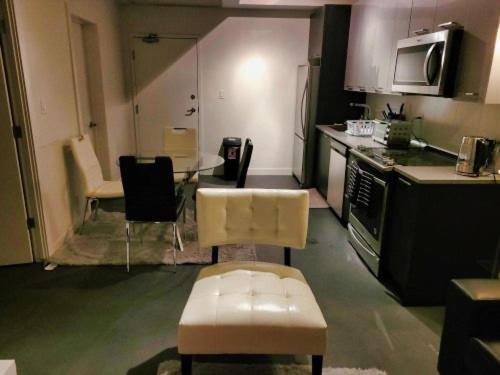 Furnished 1 Bedroom In East Village By Signature Suites Ltd Calgary Luaran gambar